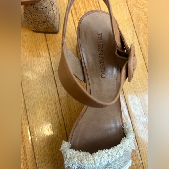 Bernardo women’s Reagan fringe block-heel platform sandals - Picture 7 of 8